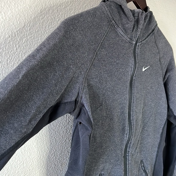 Nike zip up hoodie - Picture 3 of 9